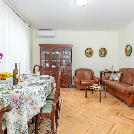 Gorgeous In With House A Panoramic View *